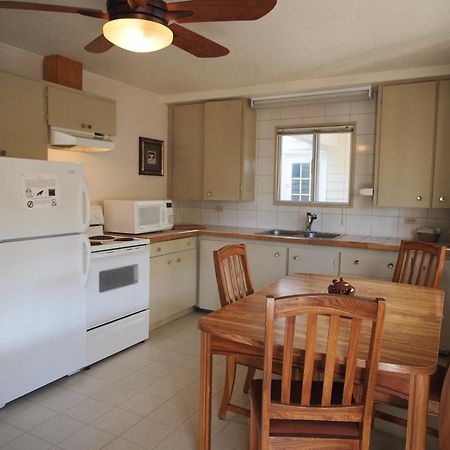 اوكلويلت Whale'S Tail Guest Suites الغرفة الصورة